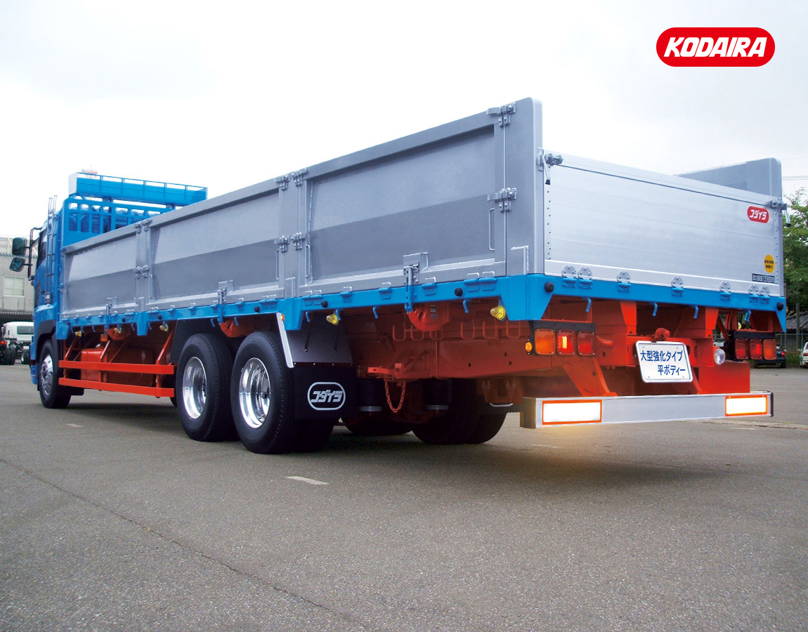 スクラップ運搬用平ボディー 積荷にあわせたスペシャルカーを実現